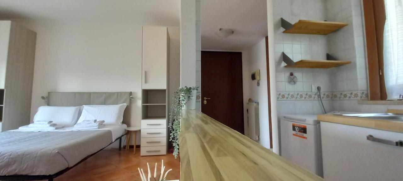 Alloggio Turistico A Via Modugno Vitinia Buitenkant foto